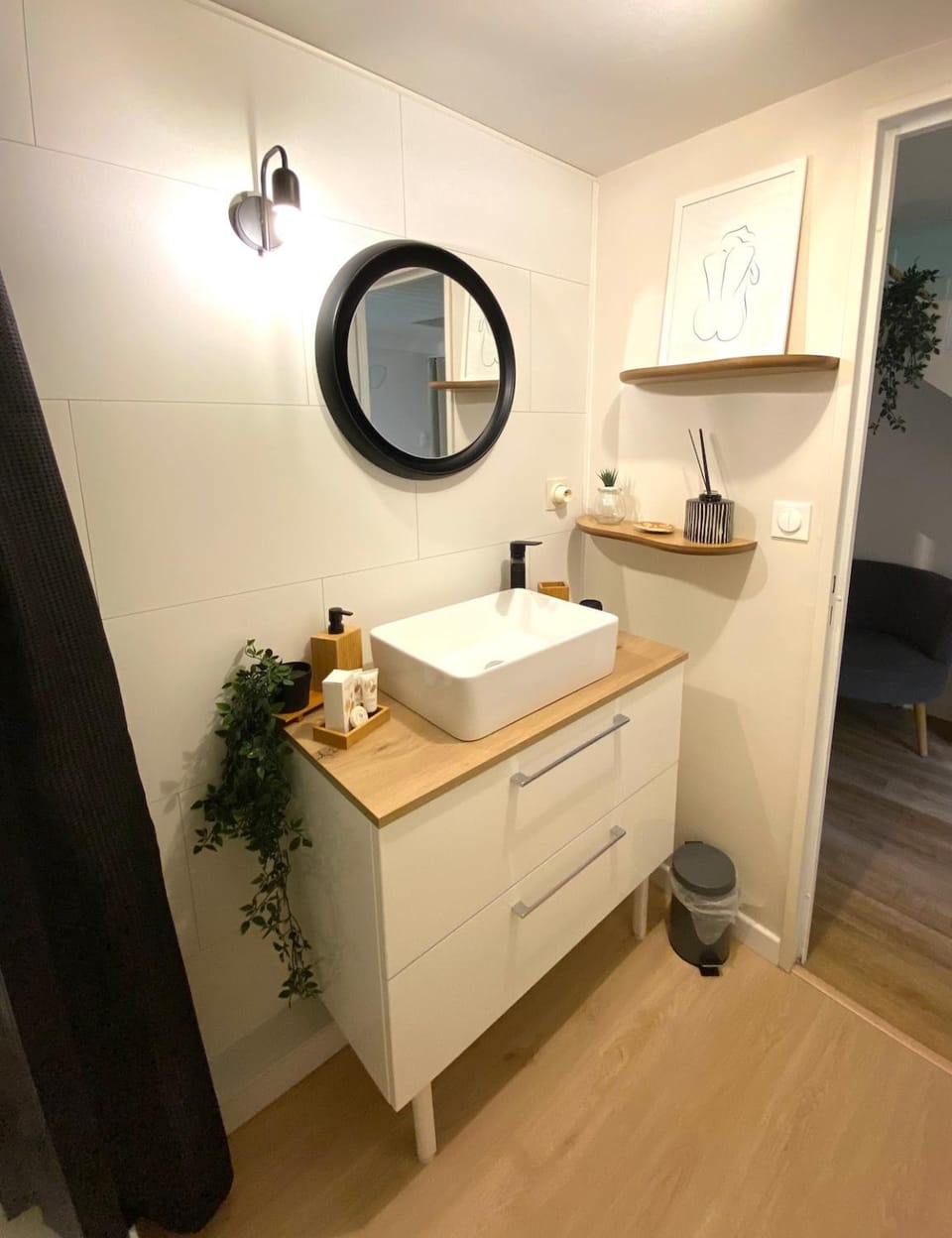 Appartement T2- independant- en sous sol maison familiale - près de Tours Apartment in Saint-Cyr-sur-Loire