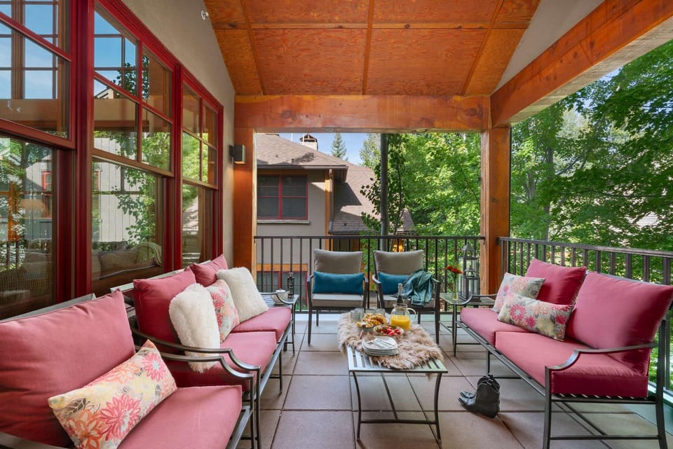 Abode at The Timbers minutes to skiing hot tub House in Ketchum
