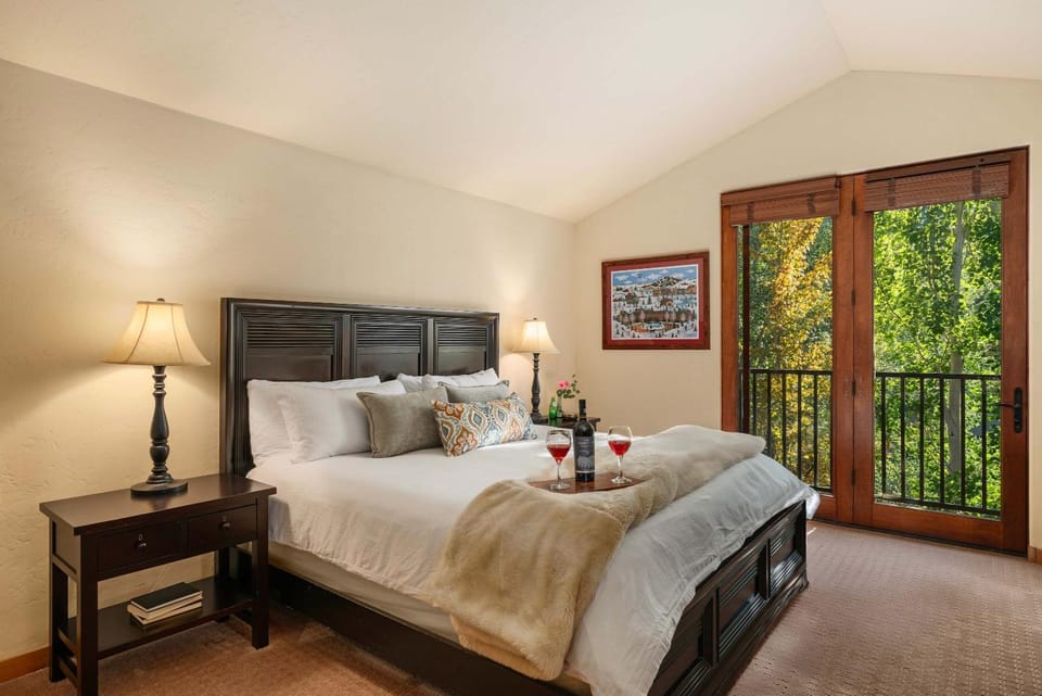 Abode at The Timbers minutes to skiing hot tub House in Ketchum