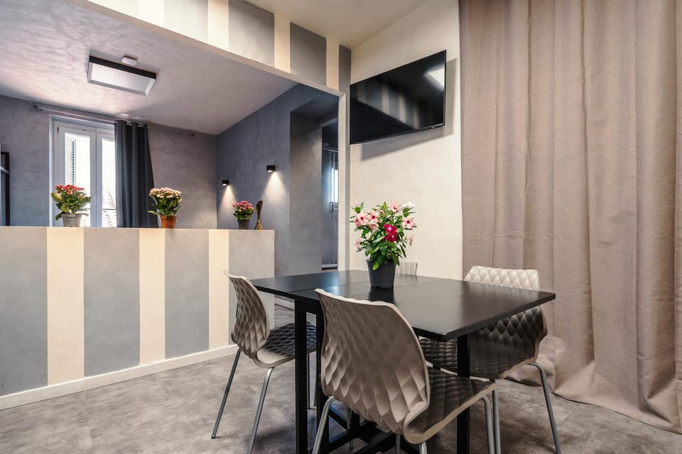 Termini Jacuzzi Suite Apartment in Rome