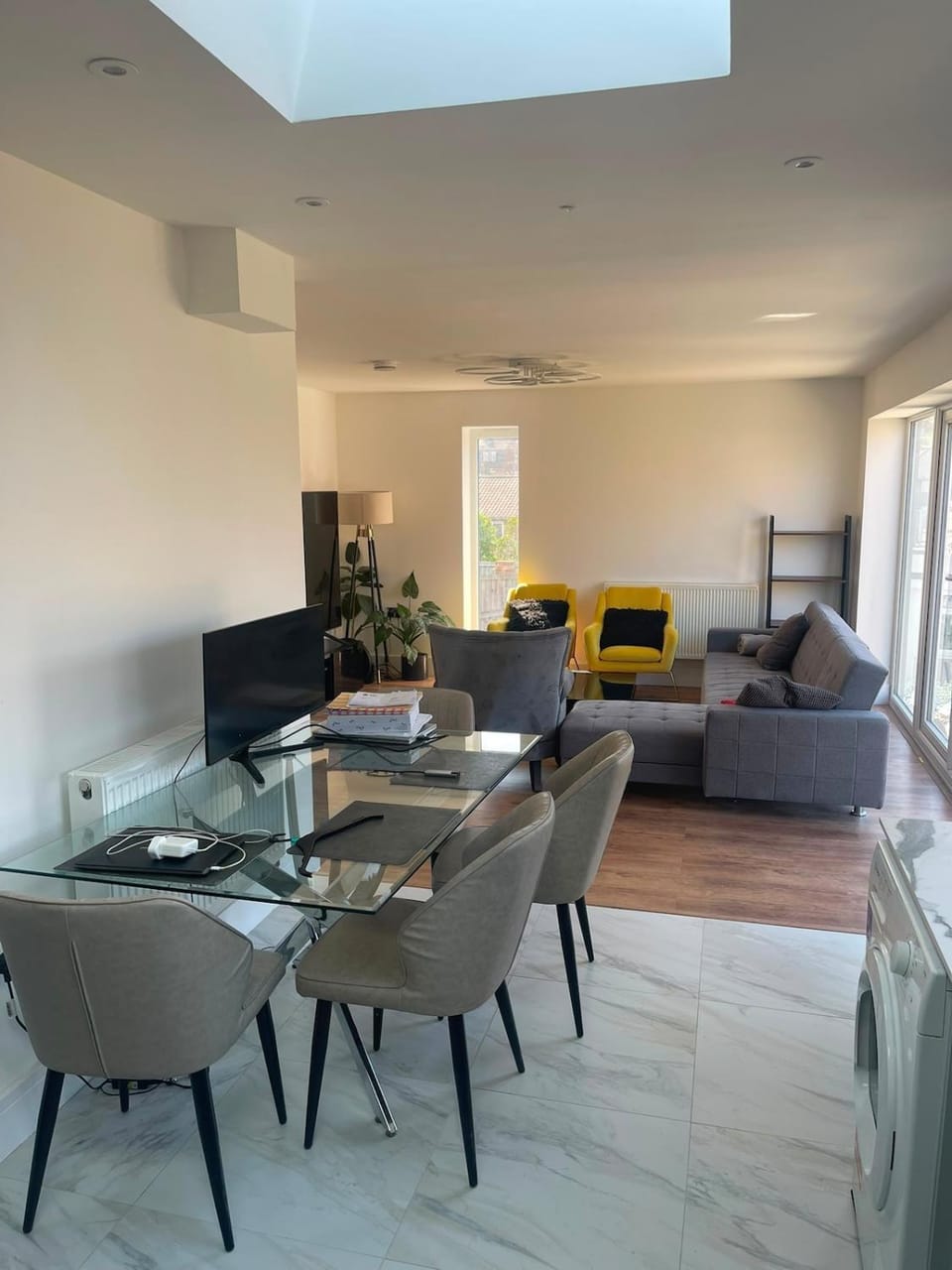 Sunflower House 6 Bedrooms Up to 10 Guests House in Rochester