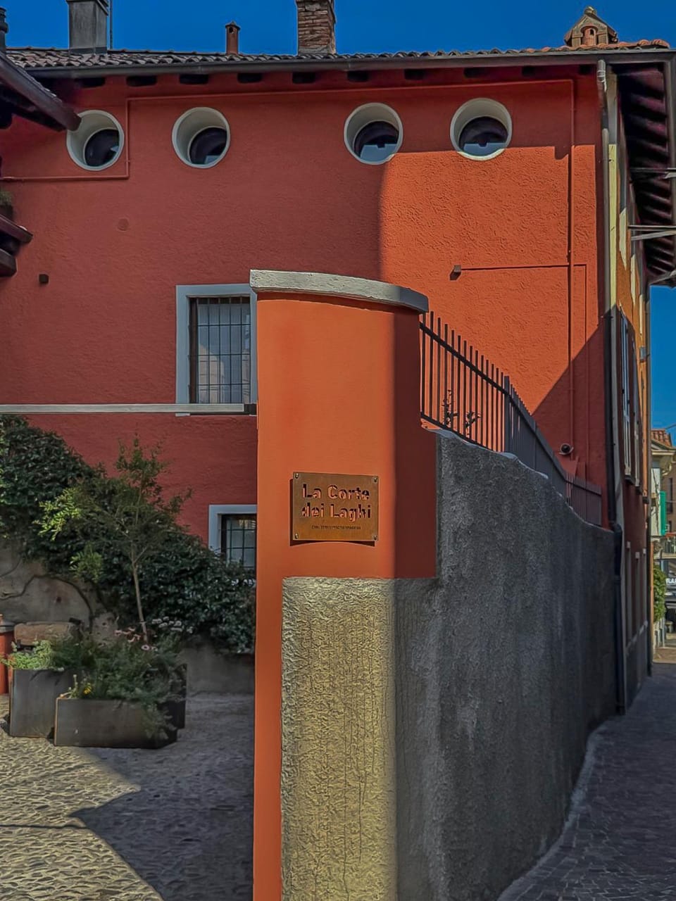Facade/entrance, Garden, Inner courtyard view