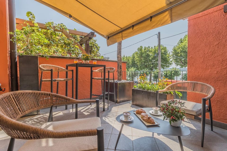 View (from property/room), Balcony/Terrace, Lake view