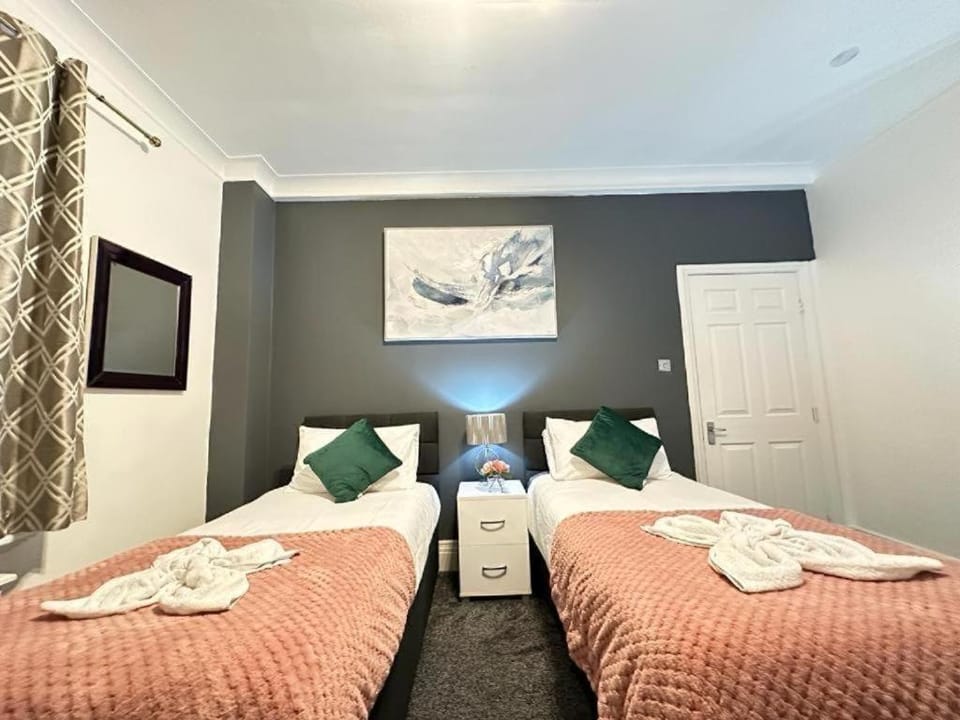 Bedroom, towels