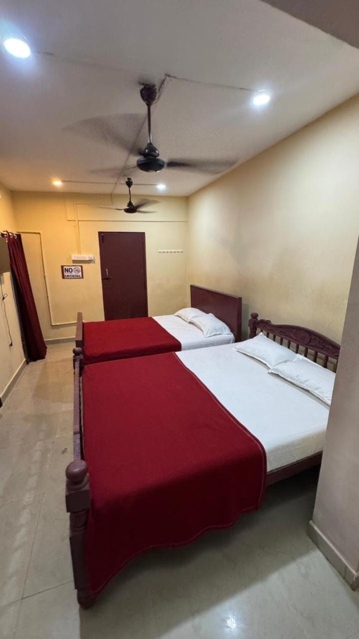 Bed, Photo of the whole room, Bedroom, air conditioner