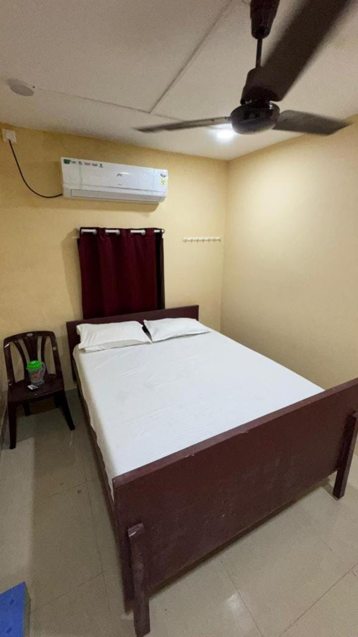 Bed, Photo of the whole room, Bedroom, air conditioner