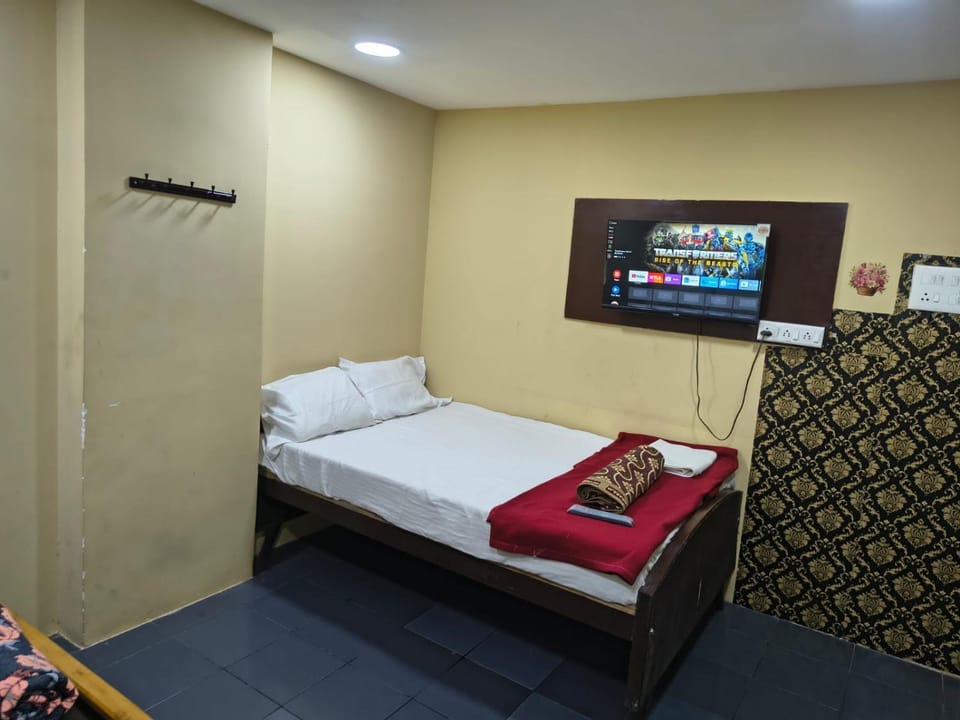 Bed, TV and multimedia, Bedroom, air conditioner, air conditioner
