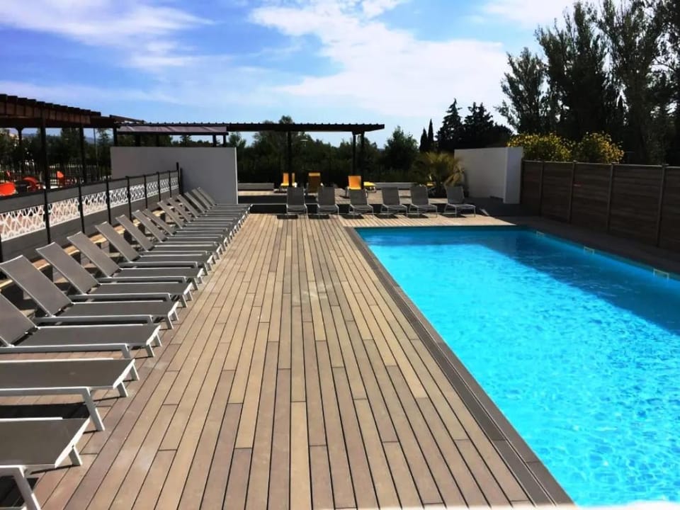 Swimming pool, sunbed