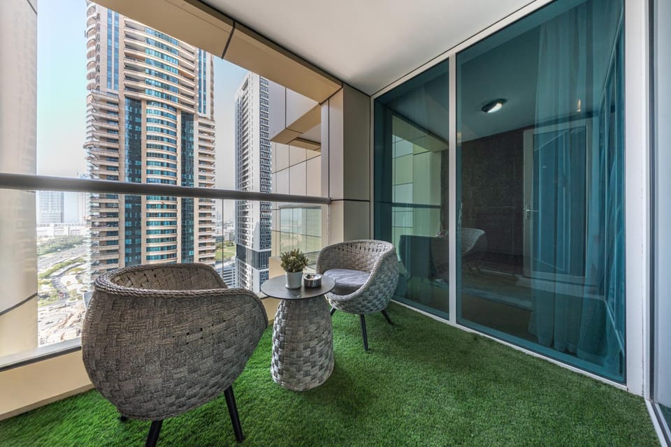 Free housekeeping visits during your stay - StayShort - Comfortable 1 bedroom in Marina with Balcony Apartment in Dubai