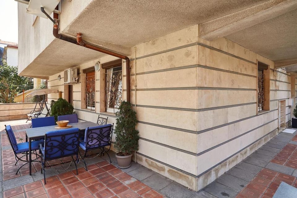Designer 2BD, Own Entrance Own Terrace City Center Apartment in Sofia