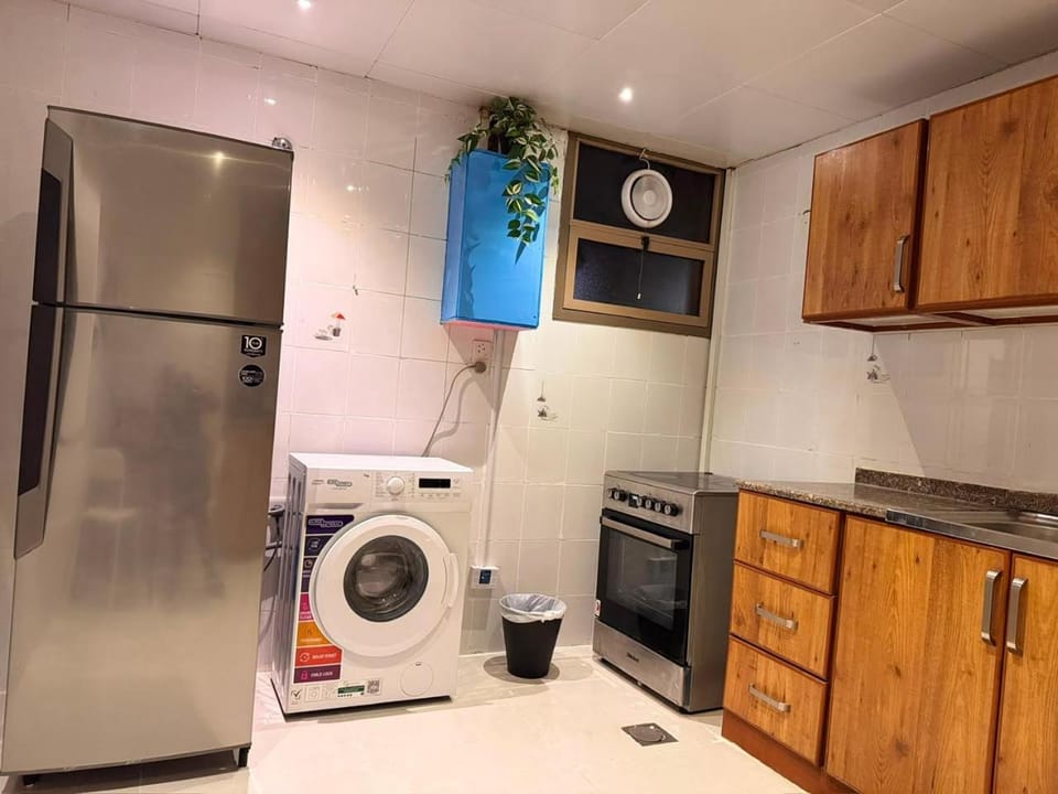 Kitchen or kitchenette, dishwasher, washing machine