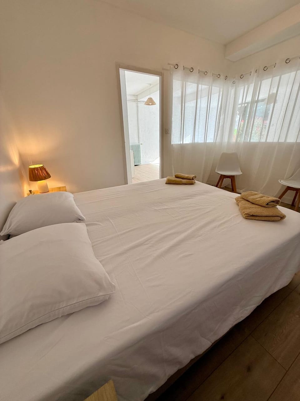 Bed, Photo of the whole room, Bedroom
