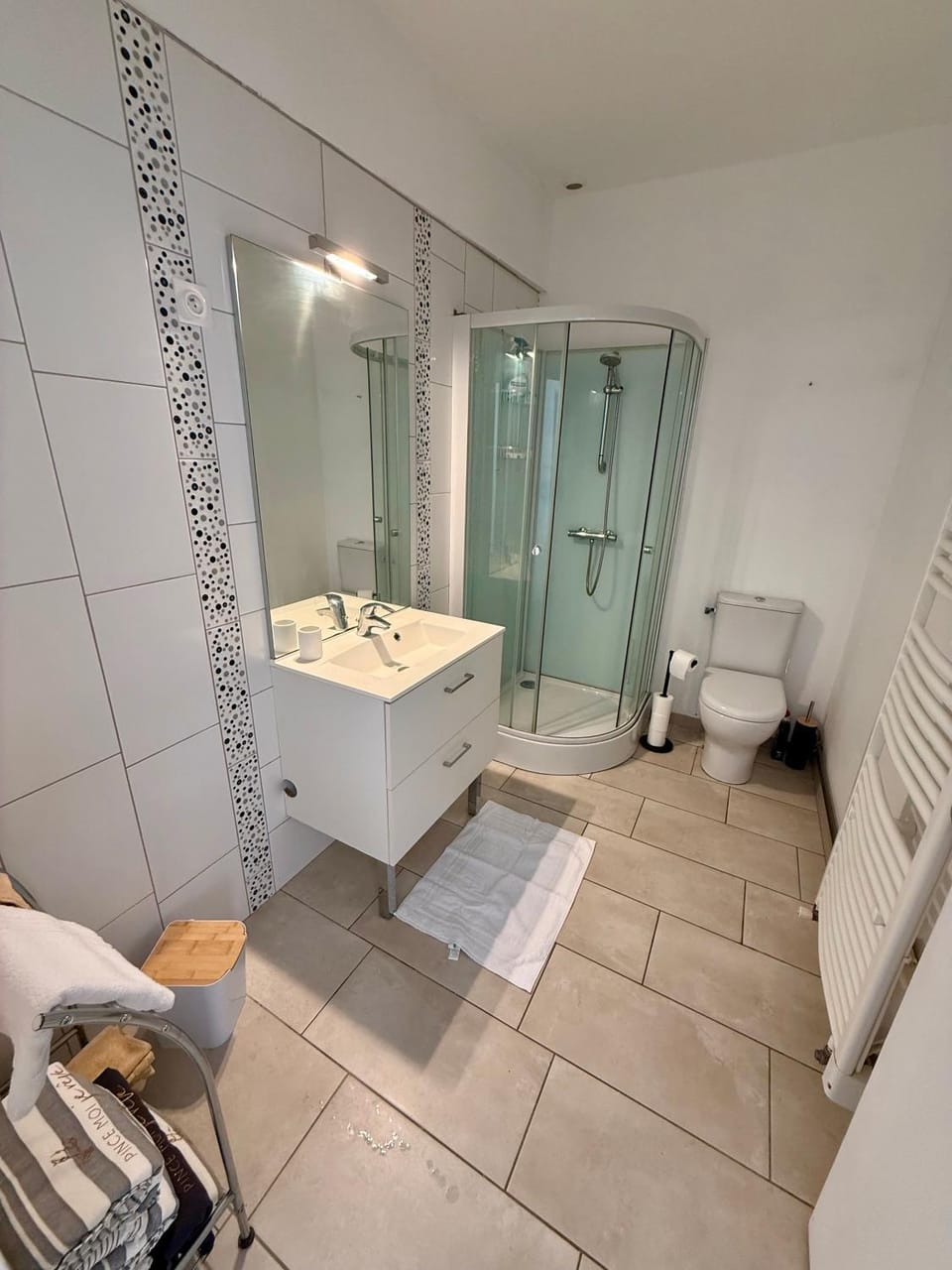 Shower, Toilet, Bathroom, towels