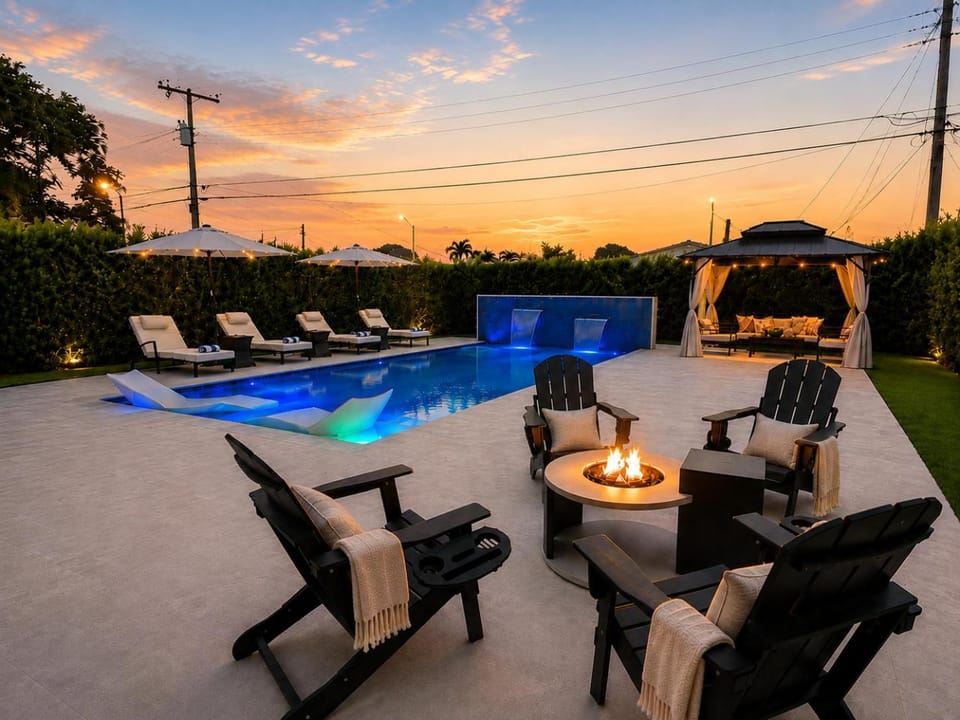 Patio, Pool view, Sunrise, Sunset, sunbed