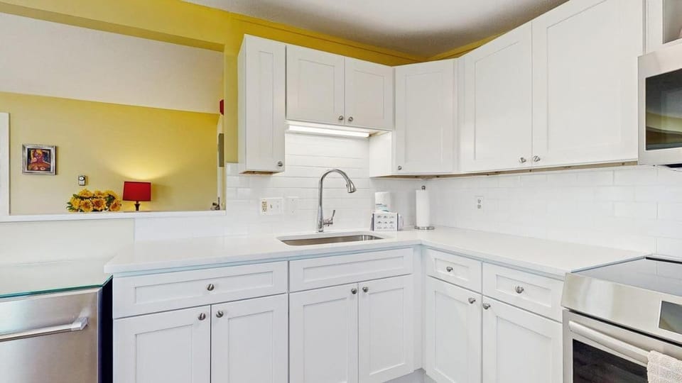 Walk to the Beach From This East End Retreat House in Provincetown