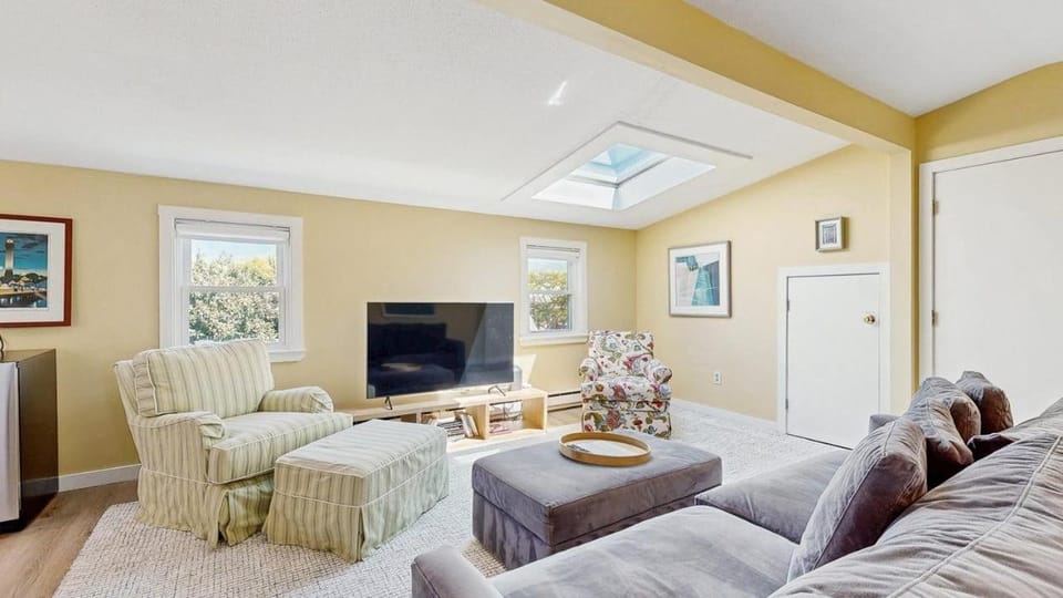 Walk to the Beach From This East End Retreat House in Provincetown