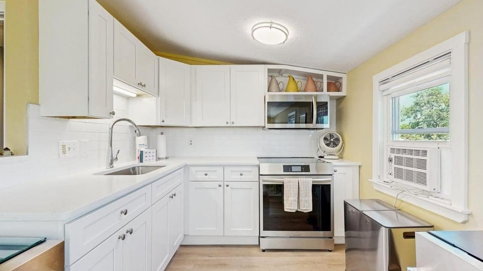 Walk to the Beach From This East End Retreat House in Provincetown