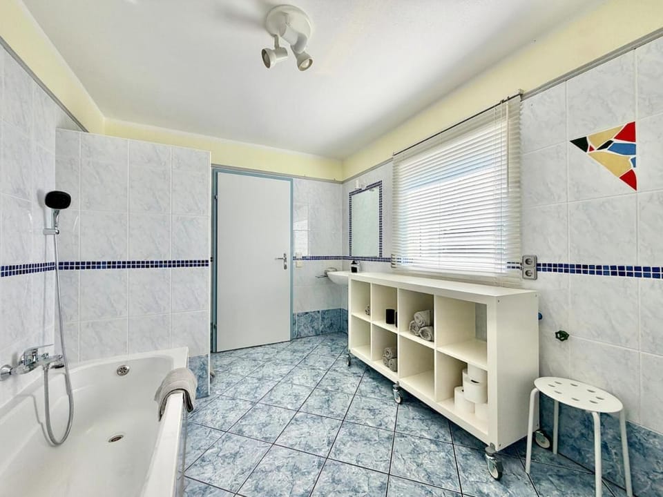 Shower, Toilet, Bathroom, Bath