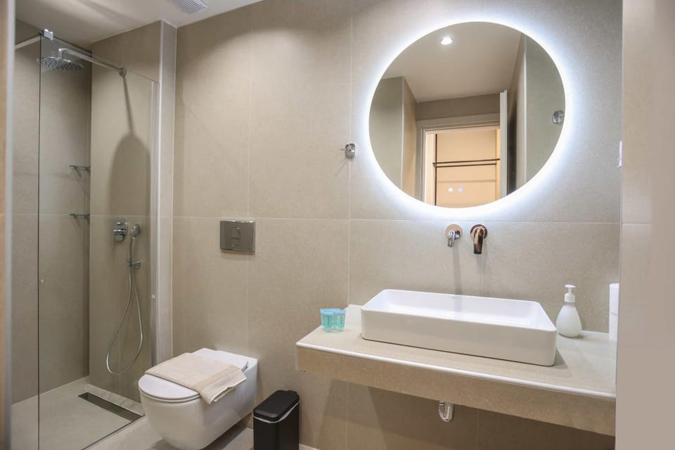 Shower, Toilet, Bathroom, towels