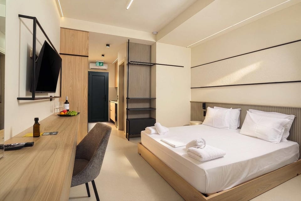 Bed, TV and multimedia, Kitchen or kitchenette, Bedroom, oven, towels, wardrobe