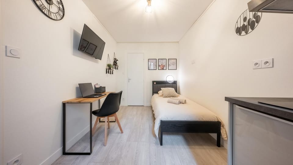 Bed, TV and multimedia, Kitchen or kitchenette, Photo of the whole room