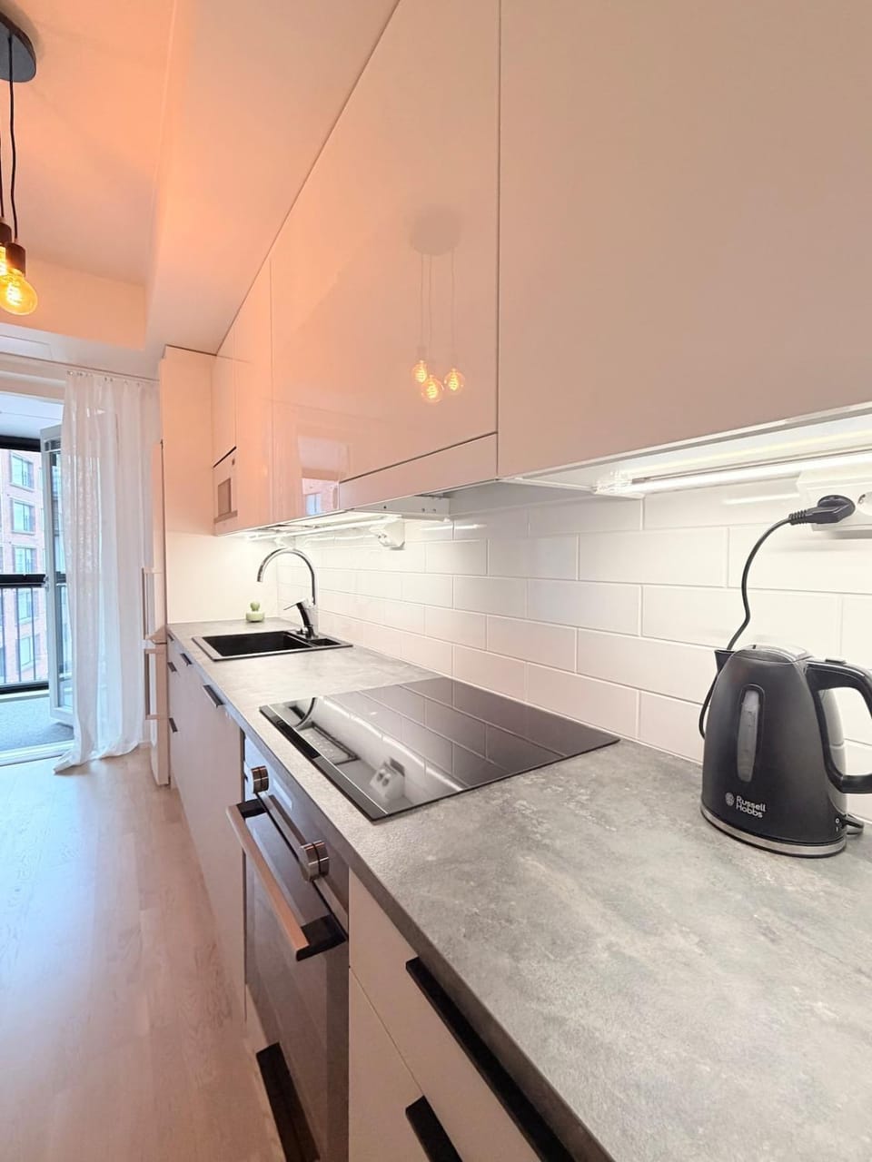 Coffee/tea facilities, Kitchen or kitchenette, stove