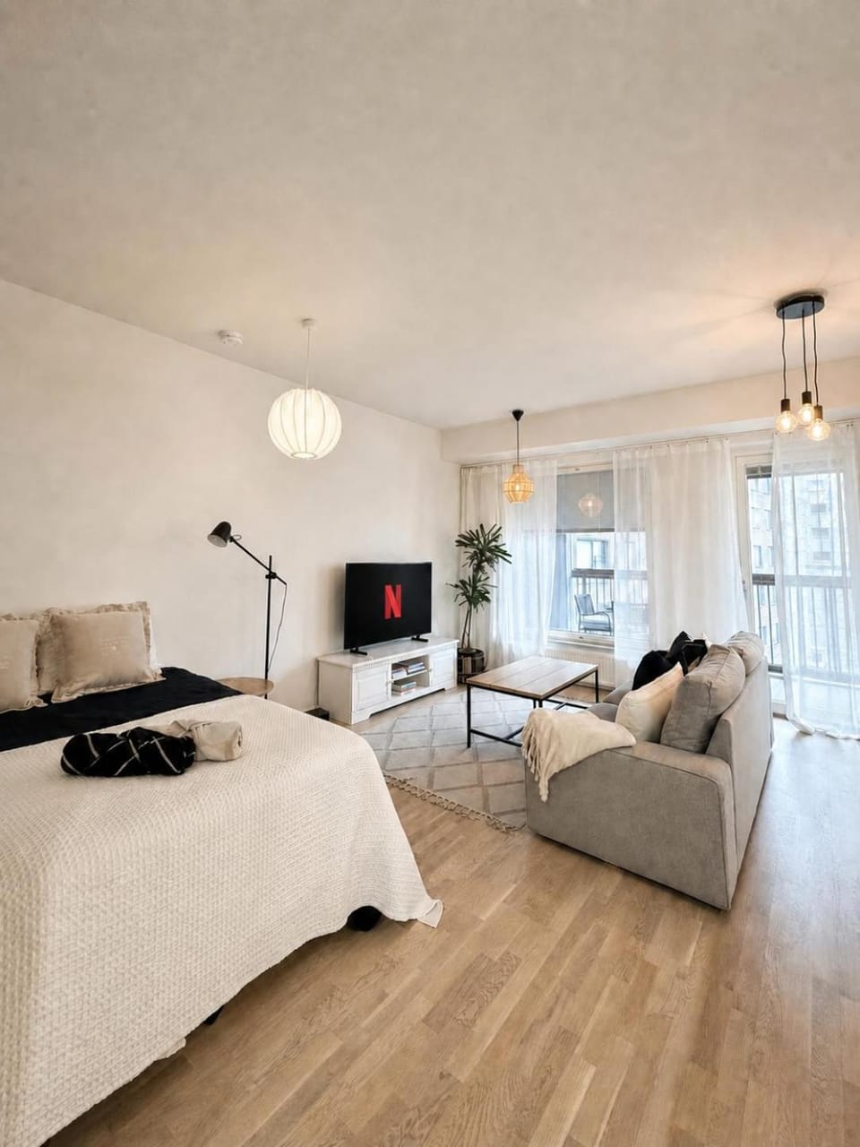 Communal lounge/ TV room, Bed, TV and multimedia, Living room, Photo of the whole room, Seating area, Bedroom