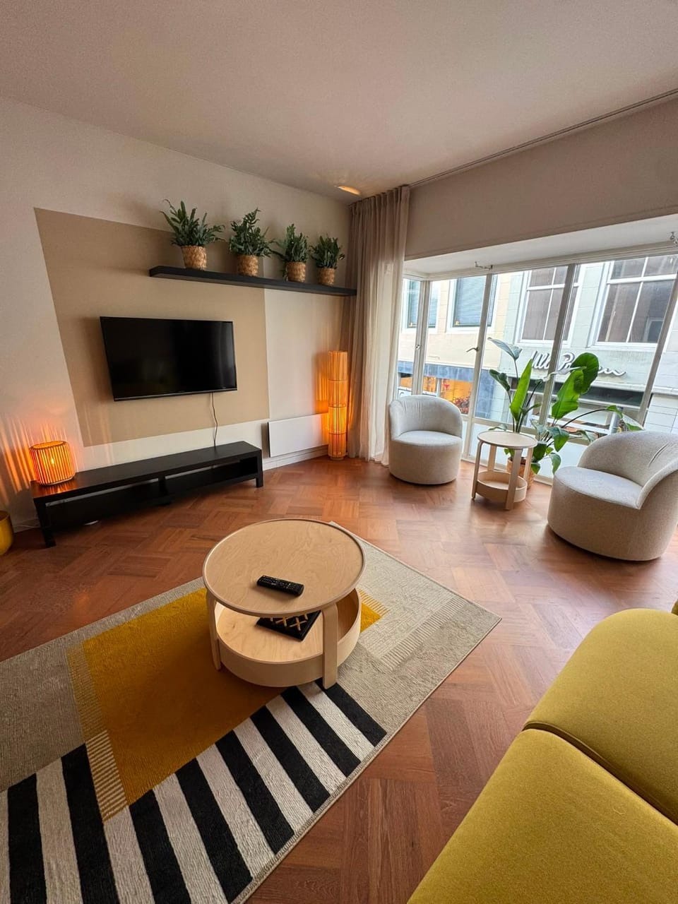 TV and multimedia, Seating area