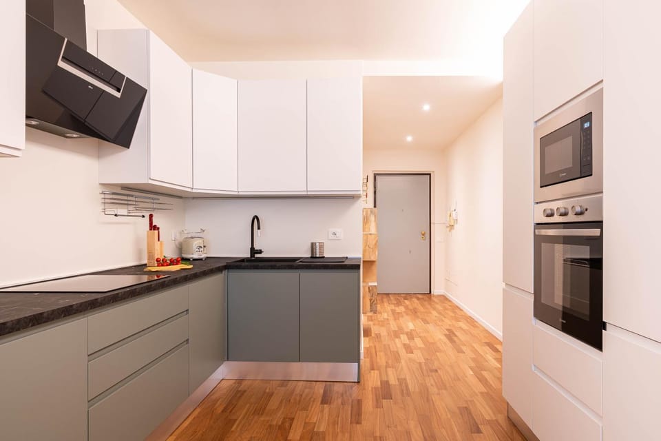 Kitchen or kitchenette, dishwasher, oven, stove