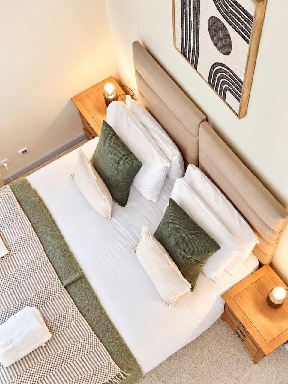 Bed, Bedroom, towels
