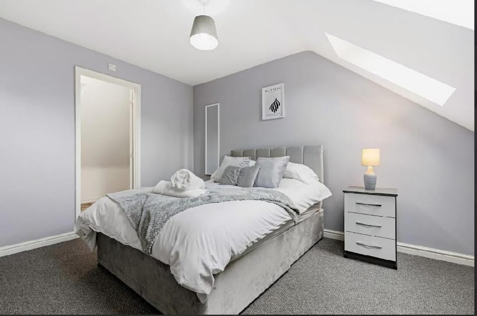 Home Comforts Await! 3bed 2.5bath House in Ellesmere Port