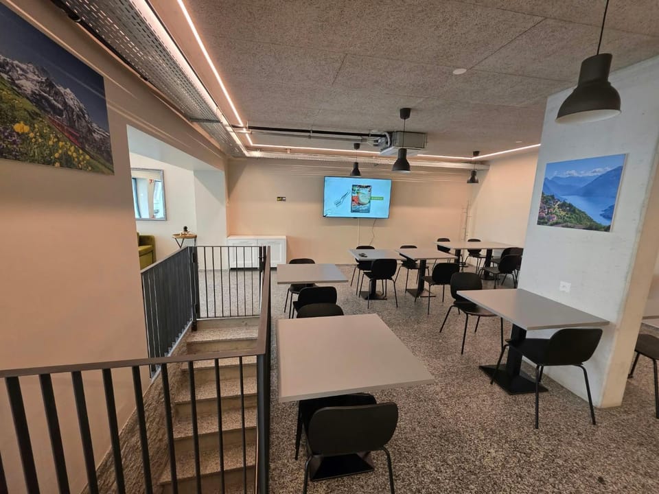 Restaurant/places to eat, Communal lounge/ TV room
