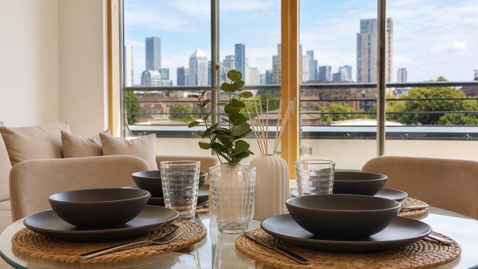 Day, View (from property/room), Balcony/Terrace, Living room, Seating area, Dining area, City view