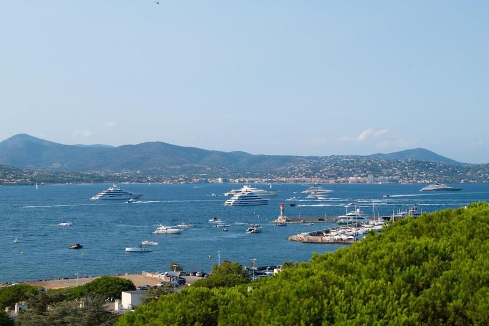 Apartment with panoramic sea view and rooftop Apartment in Saint-Tropez