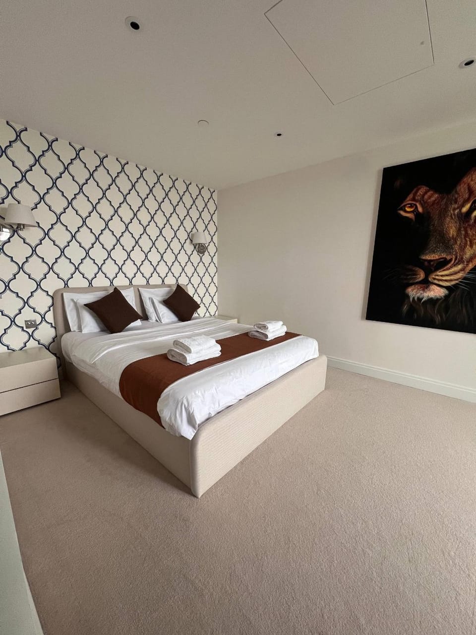 Bed, Photo of the whole room, Bedroom, towels