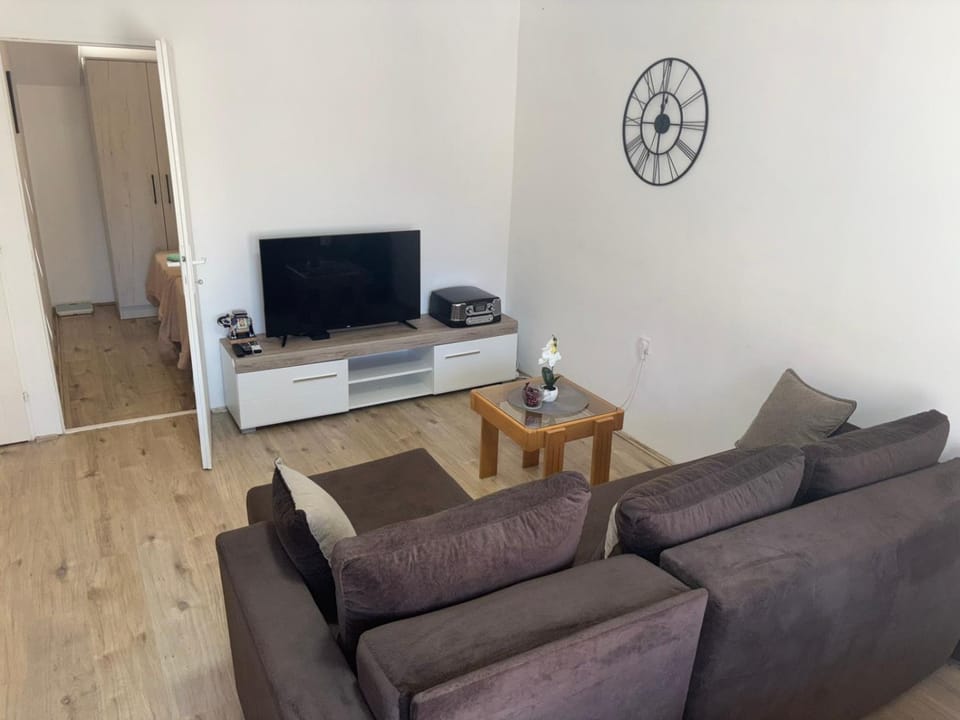 TV and multimedia, Seating area