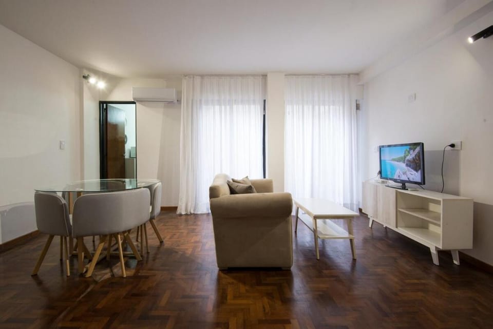 TV and multimedia, Living room, Seating area, Dining area