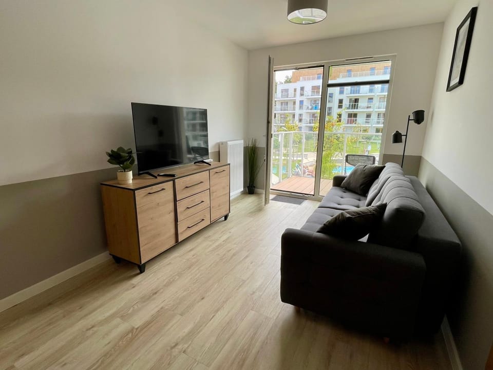 TV and multimedia, Living room, Seating area, Evening entertainment