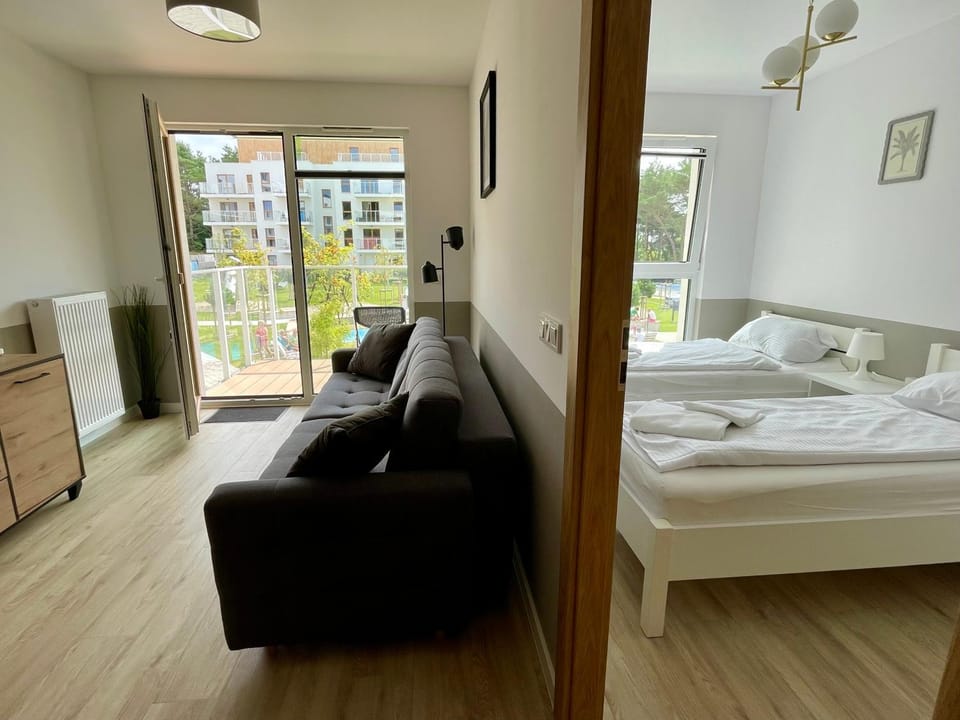 Bed, TV and multimedia, Living room, Photo of the whole room, Seating area, Bedroom, towels