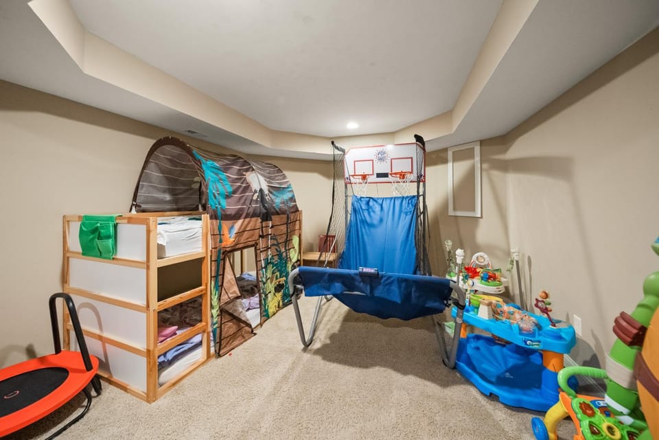 < 1 Mi to Geist Park & Beach! Playroom & Patio House in Fishers