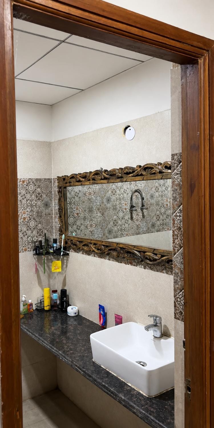 Midnight Oasis Apartment in Uttar Pradesh
