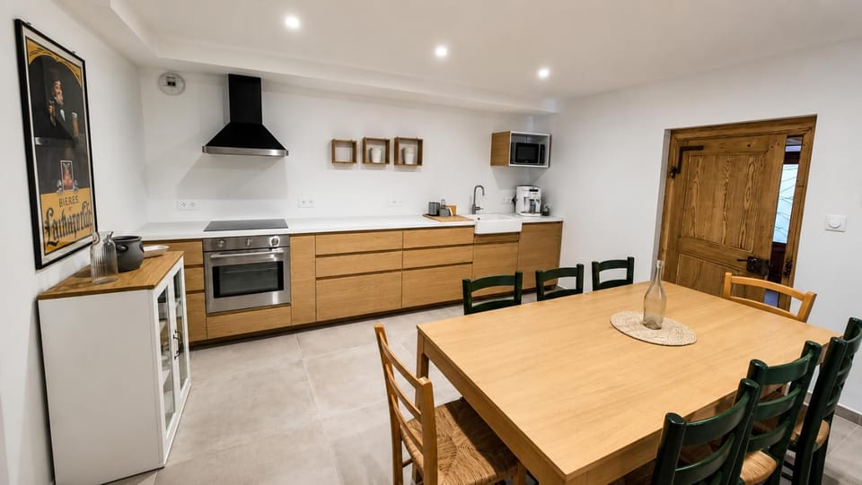 Dining area, oven, stove