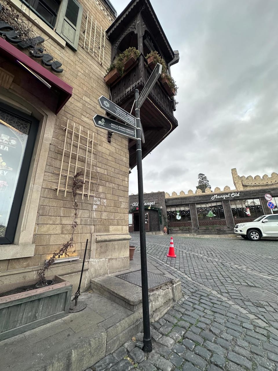 Day, Neighbourhood, Street view, Location, Parking