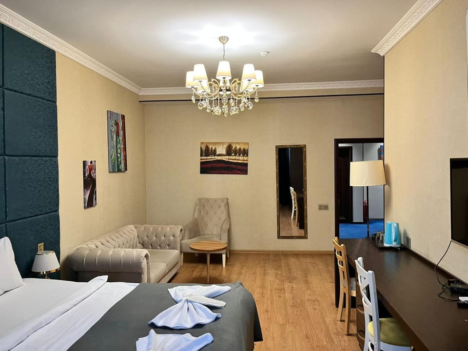 Bed, Living room, Photo of the whole room, Bedroom, hair dresser