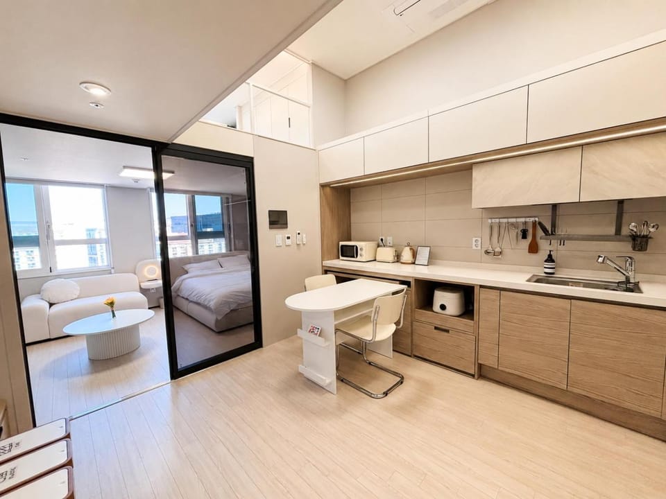 White house Apartment in Seoul