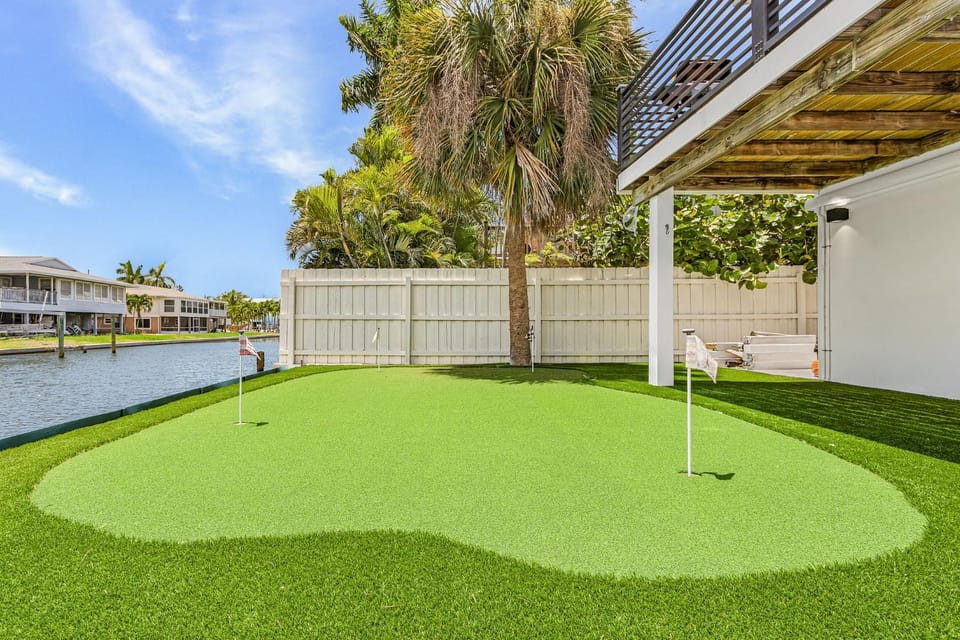 Canal Retreat with Heated Pool, Beach Walk & Putting Green Escape - Mar el Agua - Roelens House in Estero Island