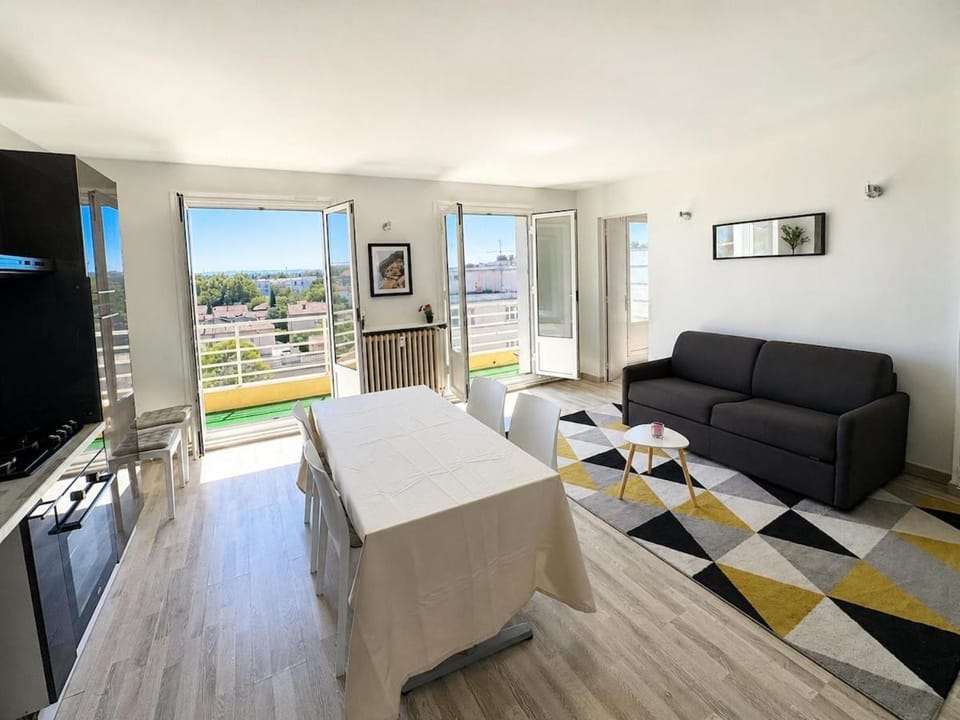 Appartement lumineux avec terrasse et clim pour 6 pers Apartment in Avignon