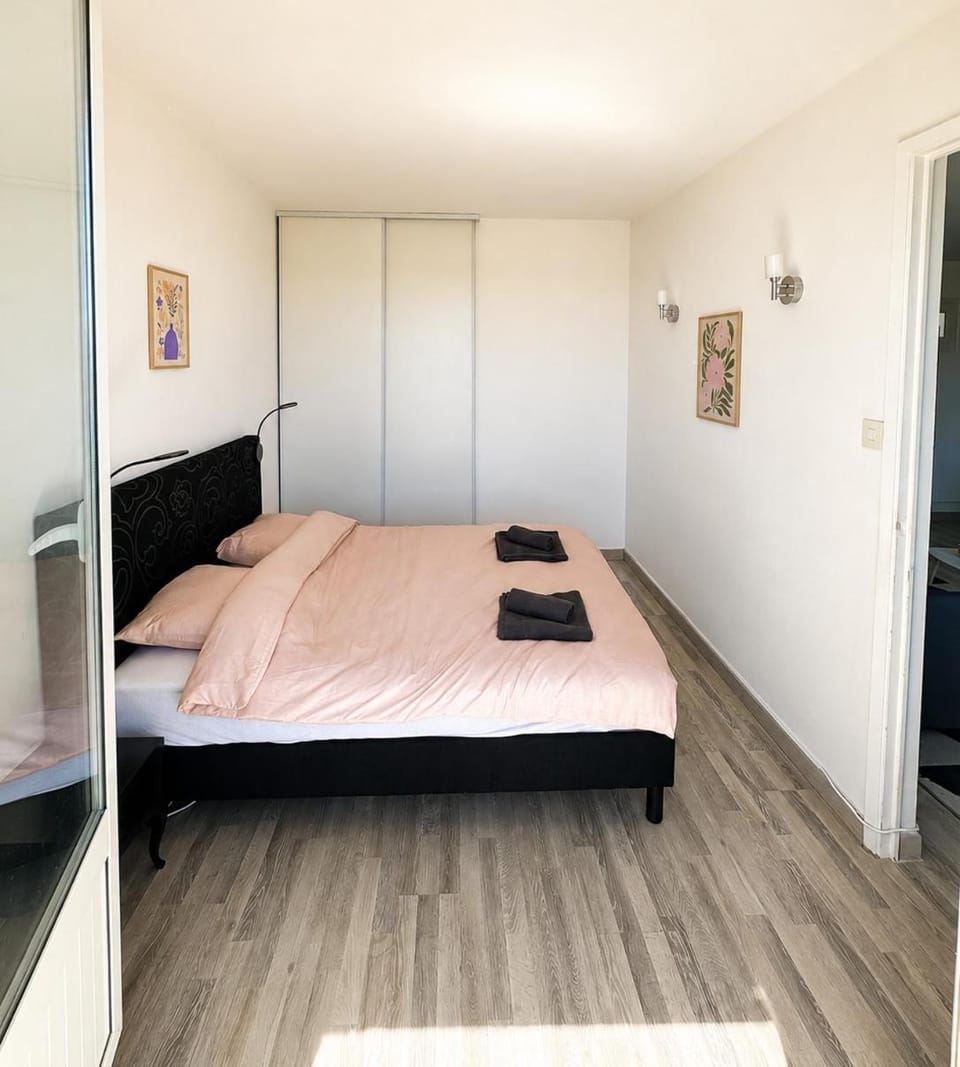 Appartement lumineux avec terrasse et clim pour 6 pers Apartment in Avignon