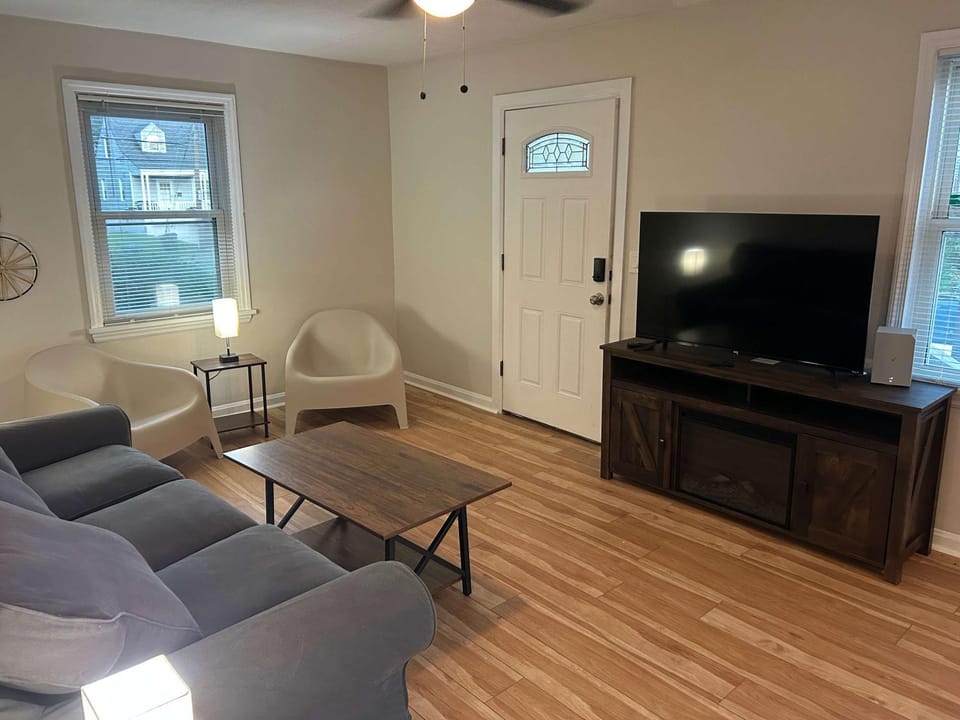 Kanauga 4BR 1Bath Near Cincinnati Attractions House in Cincinnati
