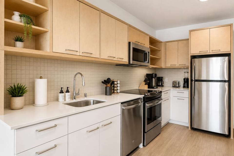 Coffee/tea facilities, Kitchen or kitchenette, dishwasher, oven, stove, toaster